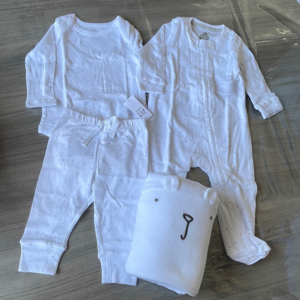 Brand New With Tags, Baby Gap Gift Set - Picture 1 of 6